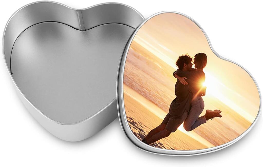 caja de metal personalizada con foto de pareja feliz
